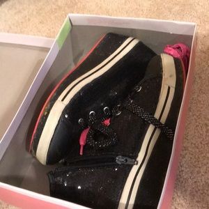 Black wedge sneakers